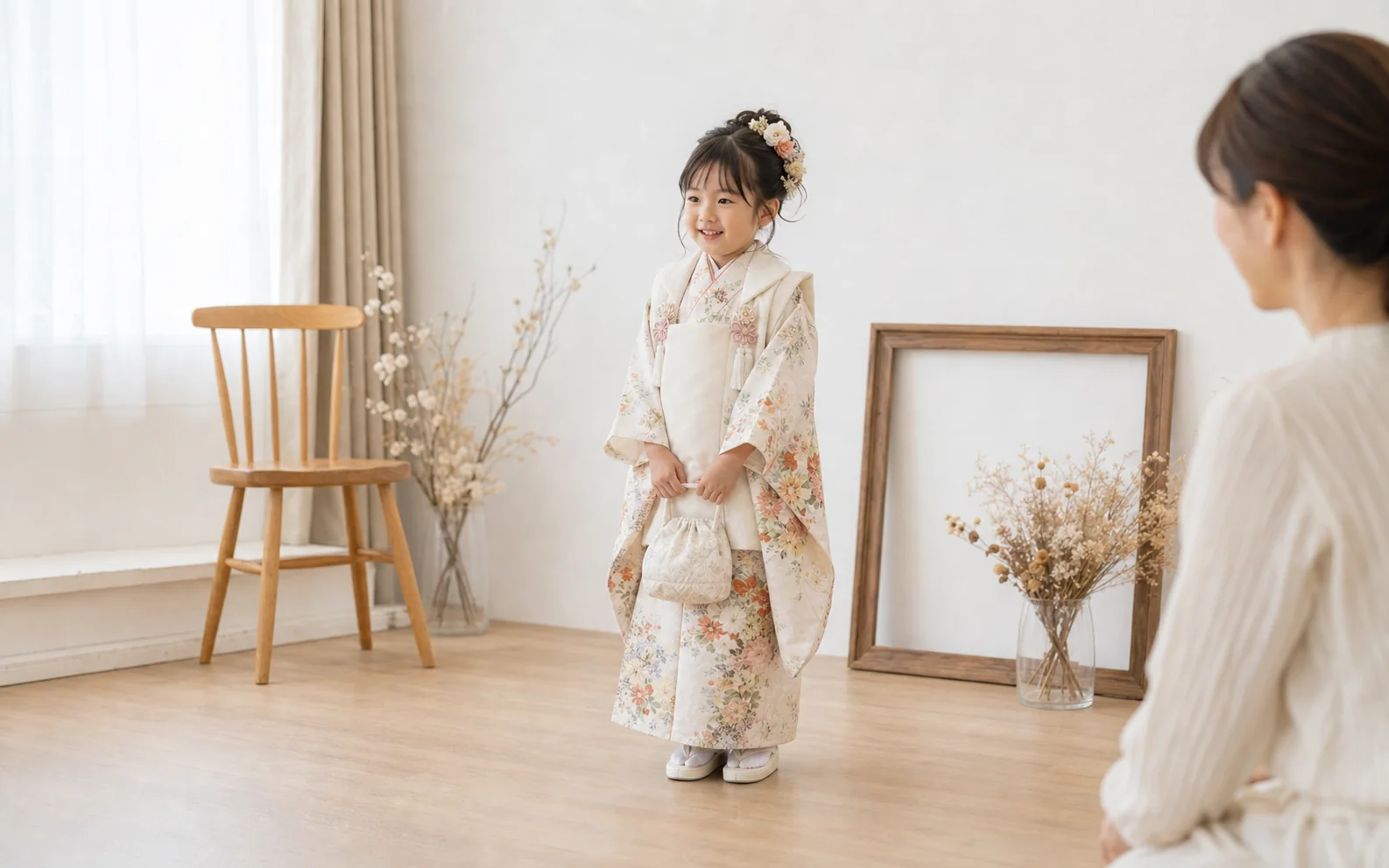 七五三の着物姿で笑う女の子